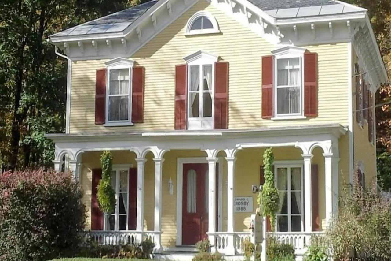 1868 Crosby House Bed & Breakfast Brattleboro Exterior photo