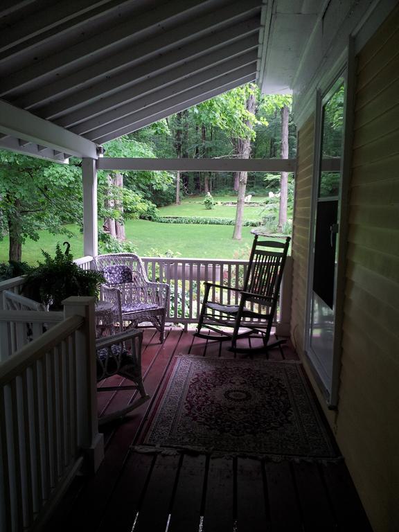 1868 Crosby House Bed & Breakfast Brattleboro Exterior photo