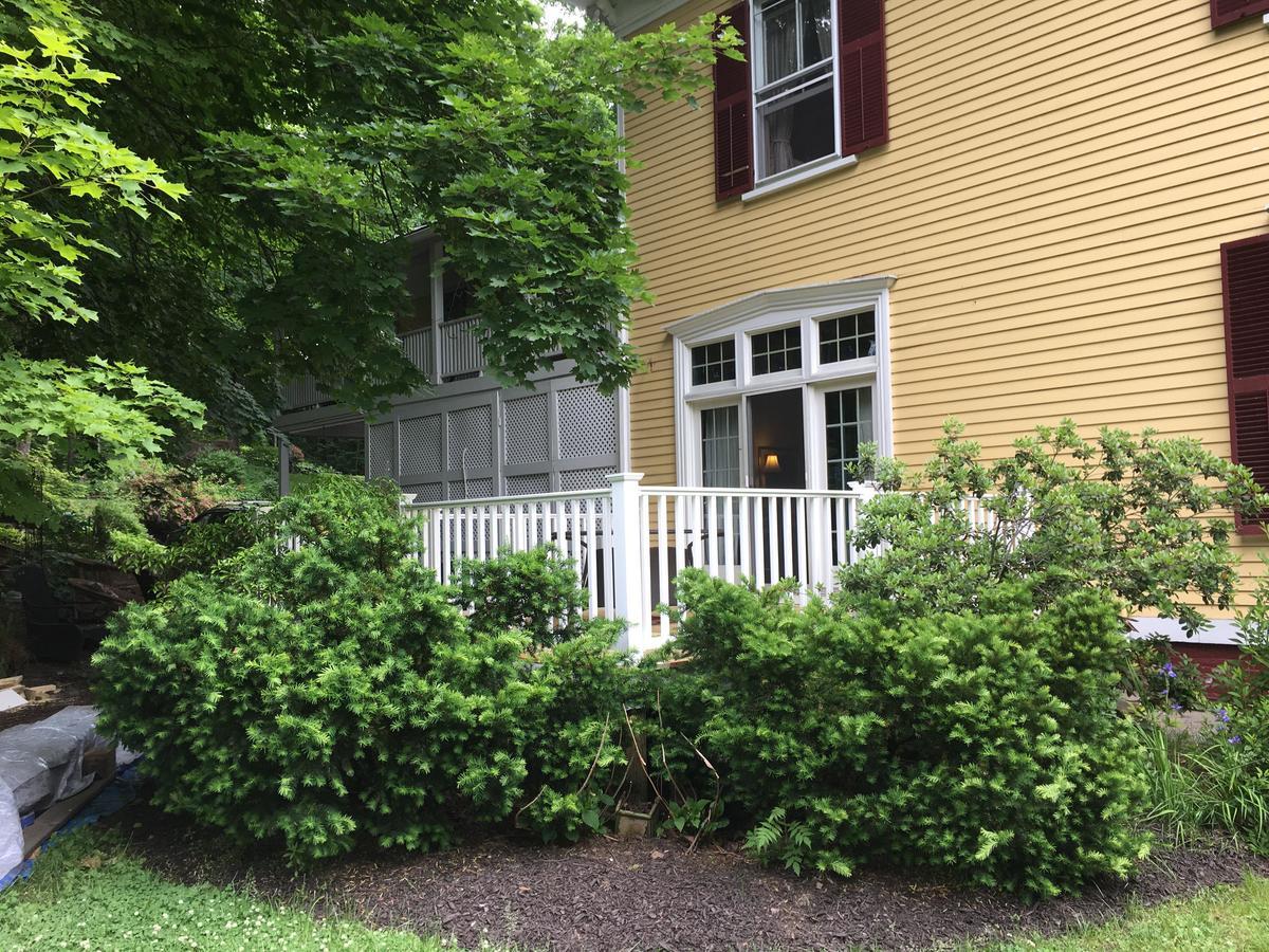 1868 Crosby House Bed & Breakfast Brattleboro Exterior photo